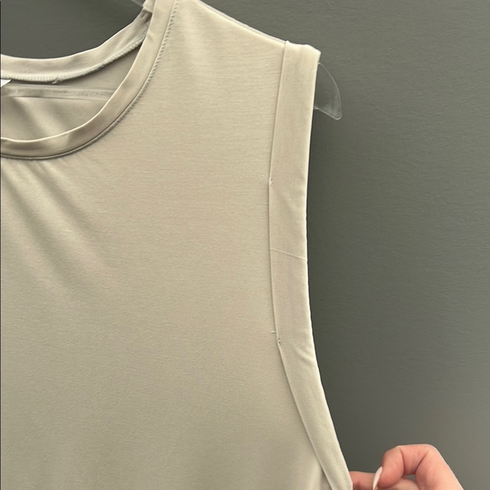 Fabletics Cream Muscle Tee Boxy Style - Picture 5 of 5